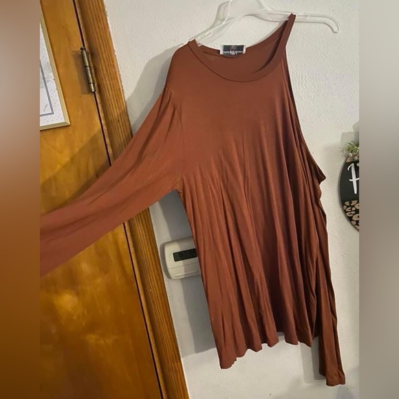 Cold Shoulder Top - Picture 1 of 1